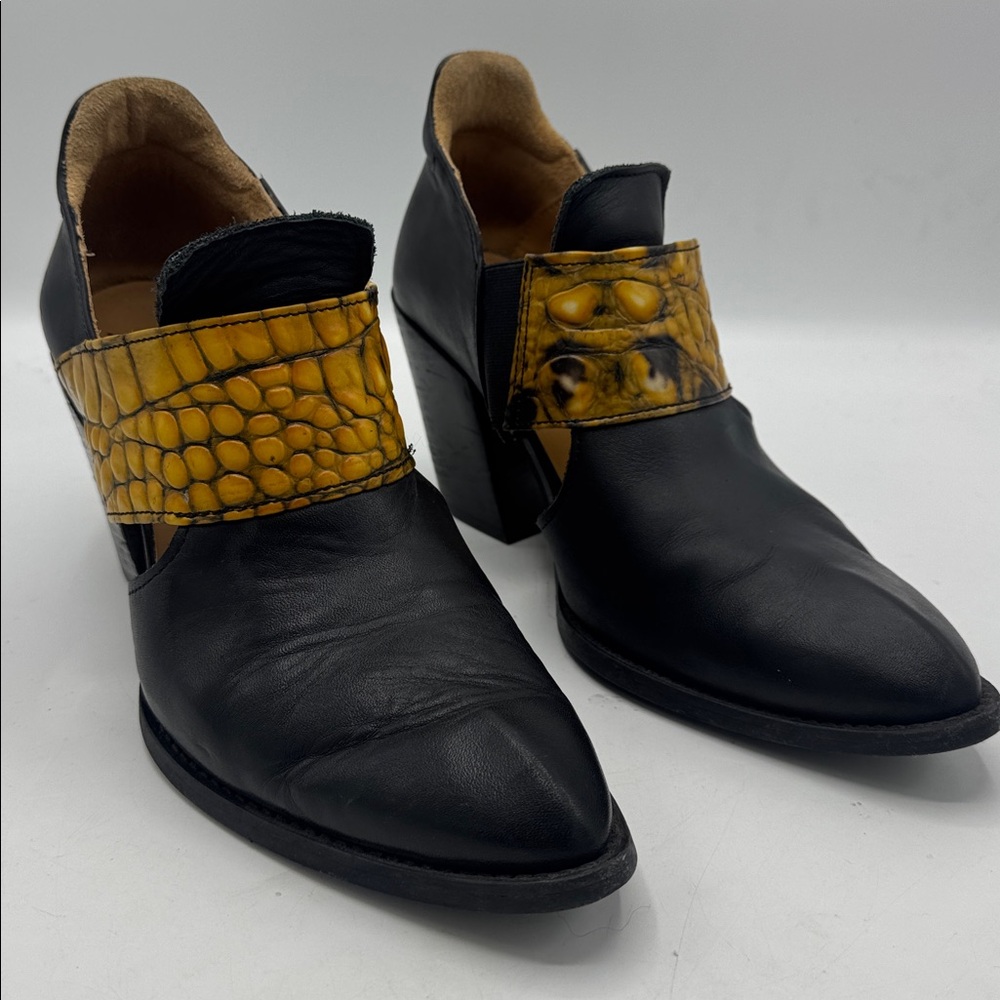 Fluevog Room 502 Heels, sz 8.5 in Black/Orange Dragon